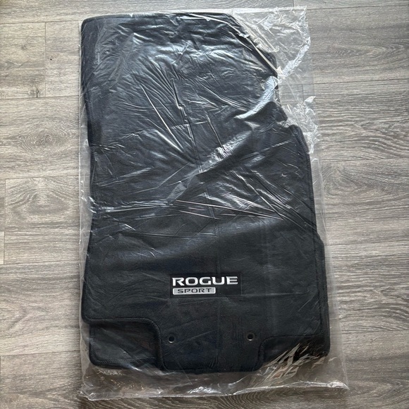 2018-2022 OEM Nissan Rogue Sport Black Carpet Floor Mats 4 Pcs T99E2- 6MA0B NEW - Picture 4 of 5